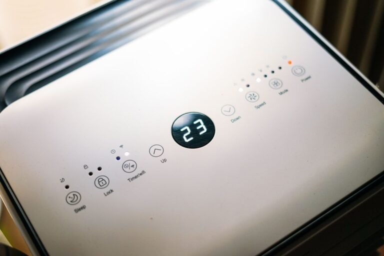 Painel de ar-condicionado mostrando a temperatura no display
